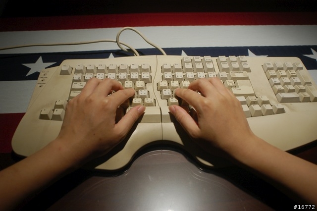 [新知] 人體工學的鍵盤滑鼠新世紀: Microsoft Natural Ergonomic Desktop 7000