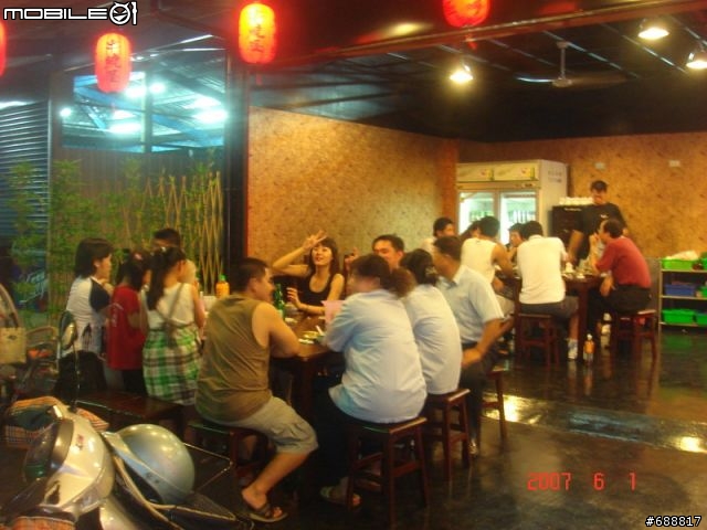 位於岡山即將開發市場旁的"燒呼呼"燒烤店 岡山美食