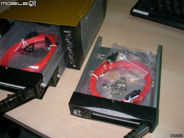 用 SNT-2131 抽取盒玩RAID 0+1