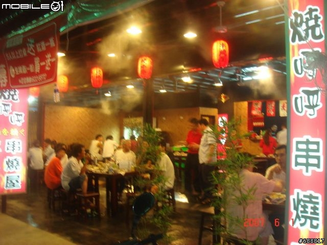 位於岡山即將開發市場旁的"燒呼呼"燒烤店 岡山美食