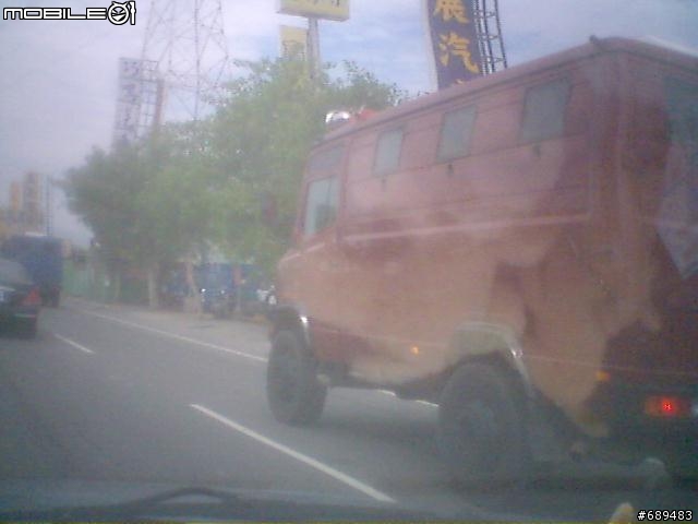 這是雙B的喔!!!可是有人認的出這是啥車嗎???