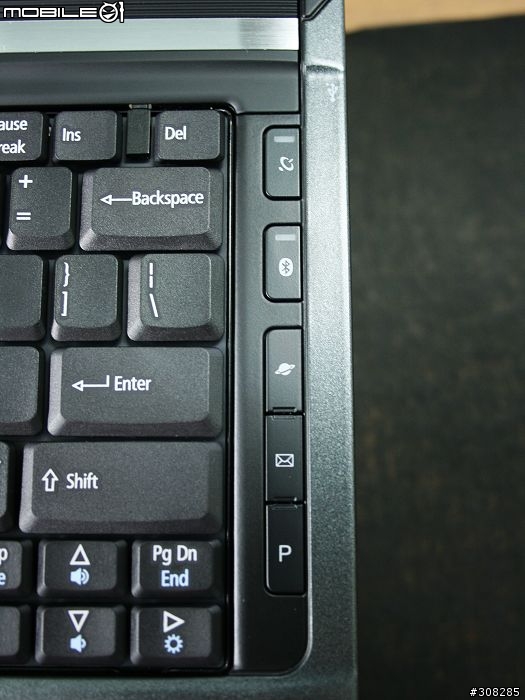 [分享]人生中第一台NB之ACER 6292 開箱文