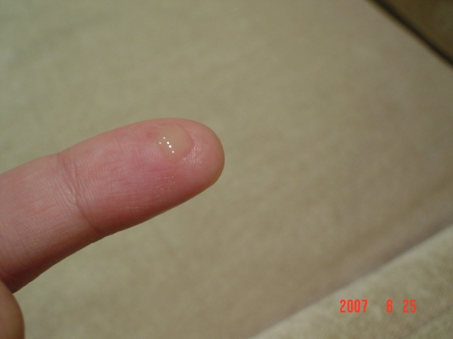 搞定鬍子 做個溫柔的男人，克蘭詩「全效帥膚精華」試用心得報告!