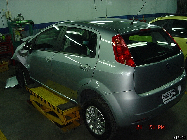 [轉貼]FIAT GP 1.4真人實車撞擊測試