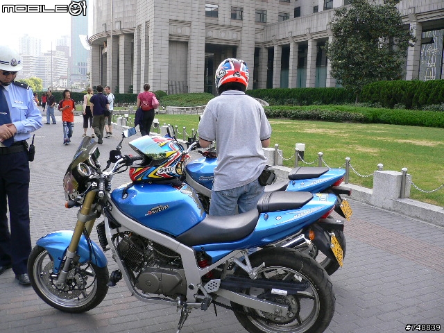 【貼圖】上海的曉星HS250-2太極虎，市區出游圖。