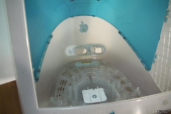 貓也有蘋果可以吃～廢棄藍白G3螢幕改裝貓窩