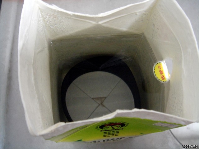 [驚]「利樂皇」到底是什麼材質做的？間歇沖熱水都沒漏…|||-_-