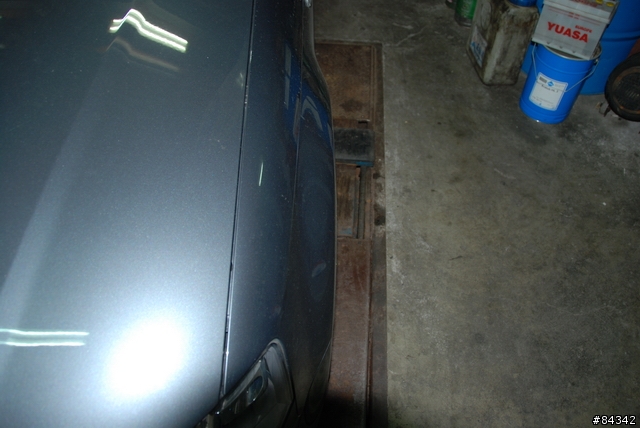 老姊Audi A3的葉子板跟車門,被貨車A到破掉...