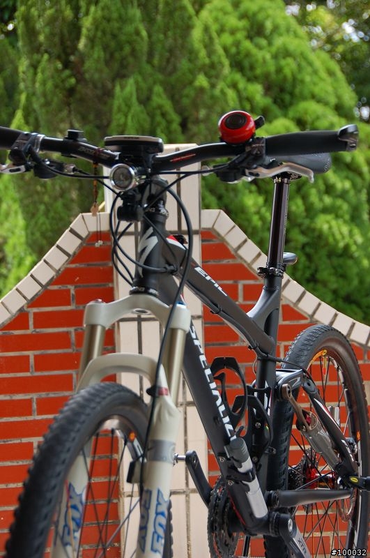 新的０８..XTR.........後變....夜襲部隊的重裝上陣....SPECIALIZED EPIC.......上..