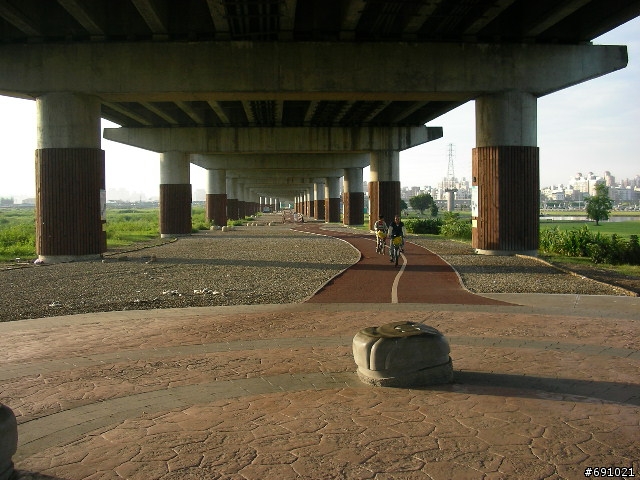 第一次挑戰三重至八拉卡公路,陡波實照,也流了一點血.
