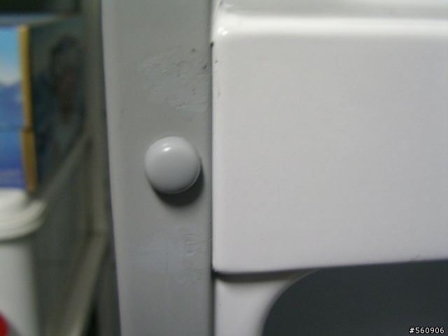 三洋電冰箱--內部刮傷照
