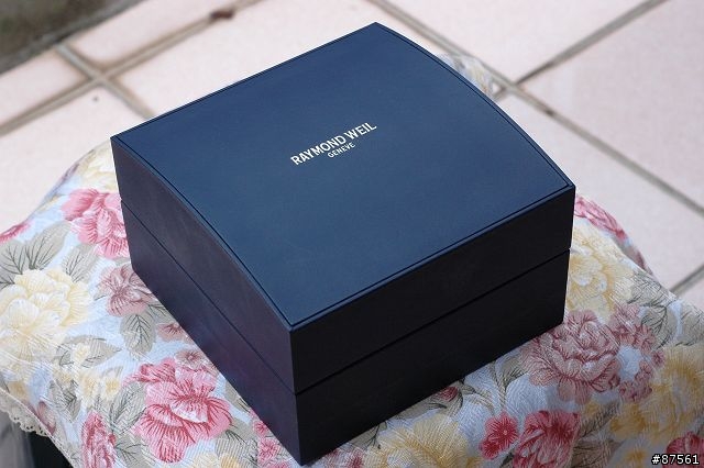[分享]蕾蒙威 Raymond Weil最具有藝術氣息，瑞士日內瓦工藝兩地時區自動上鍊機械錶，開箱圖多