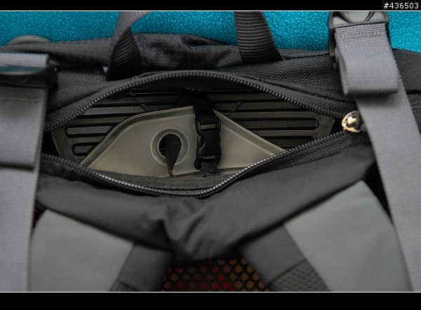 [分享] Osprey Stratos 18 水袋背包