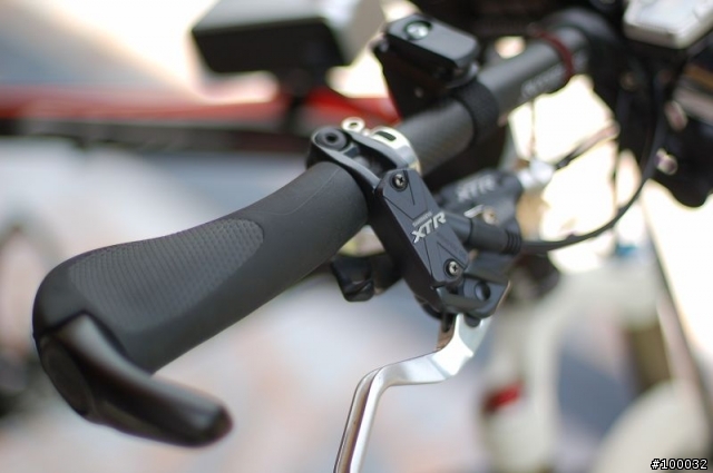 新的０８..XTR.........後變....夜襲部隊的重裝上陣....SPECIALIZED EPIC.......上..