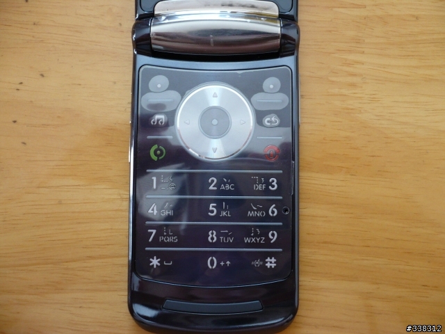 MOTORAZR V8 入手