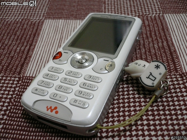[分享]w810i白色機+X機完成圖! [補上]日拍夜拍實照x1