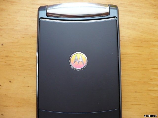 MOTORAZR V8 入手