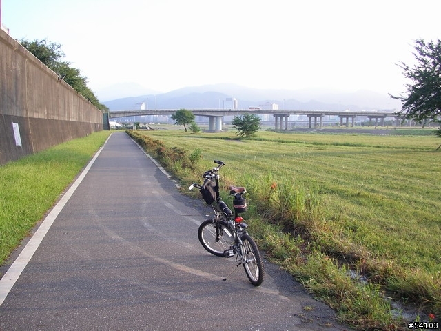[分享] 我的 KHS F20 孔明車單兵趴趴走日記 (圖多) !!