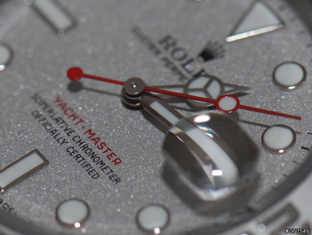 新入手 105 2.8 微距 拍手錶不錯用