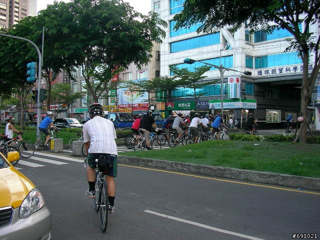 第一次挑戰三重至八拉卡公路,陡波實照,也流了一點血.