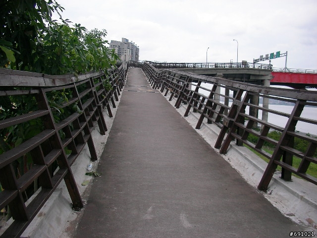 第一次挑戰三重至八拉卡公路,陡波實照,也流了一點血.