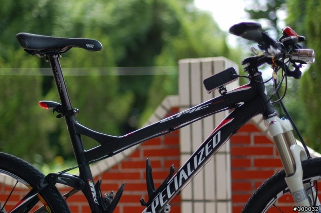 新的０８..XTR.........後變....夜襲部隊的重裝上陣....SPECIALIZED EPIC.......上..