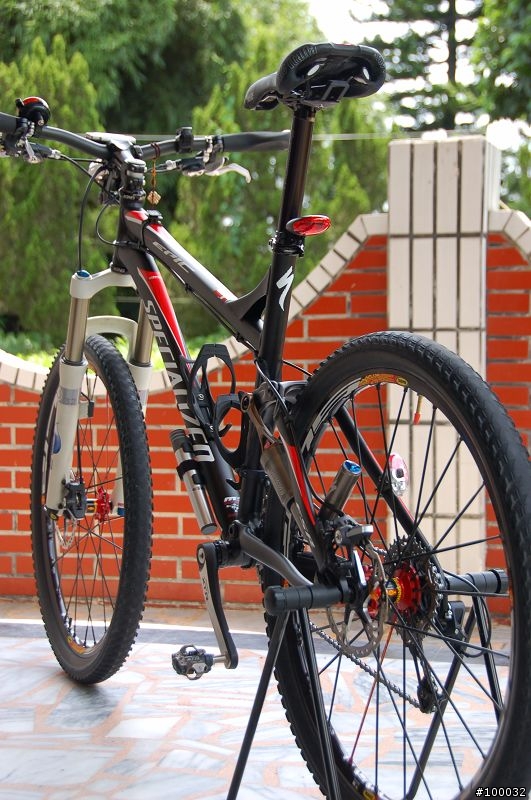 新的０８..XTR.........後變....夜襲部隊的重裝上陣....SPECIALIZED EPIC.......上..