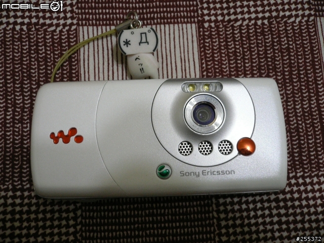 [分享]w810i白色機+X機完成圖! [補上]日拍夜拍實照x1