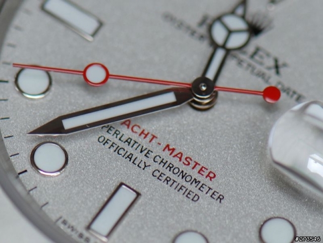 新入手 105 2.8 微距 拍手錶不錯用