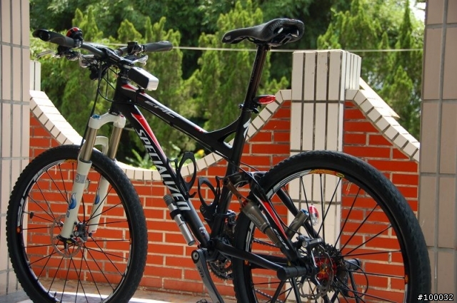 新的０８..XTR.........後變....夜襲部隊的重裝上陣....SPECIALIZED EPIC.......上..