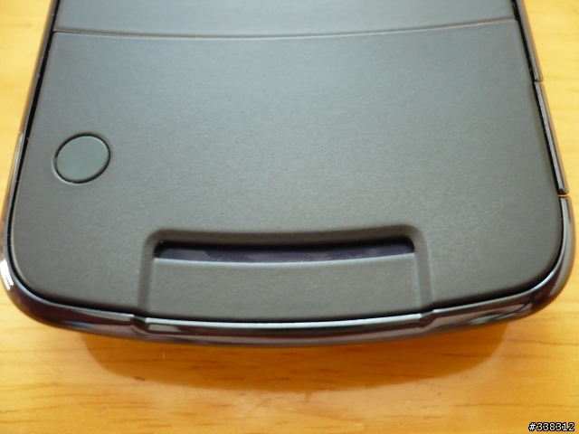 MOTORAZR V8 入手
