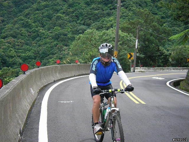 第一次挑戰三重至八拉卡公路,陡波實照,也流了一點血.