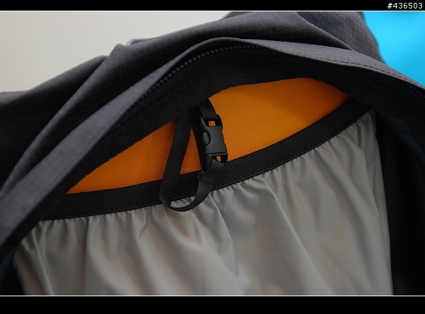[分享] Osprey Stratos 18 水袋背包