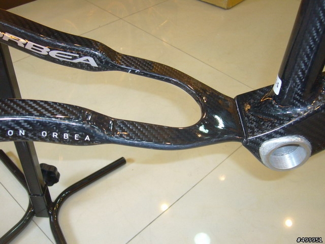 分享今天看到的超美雙避震 ORBEA 車架~~~!!!