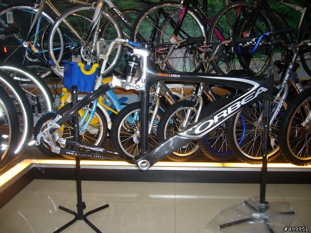 分享今天看到的超美雙避震 ORBEA 車架~~~!!!