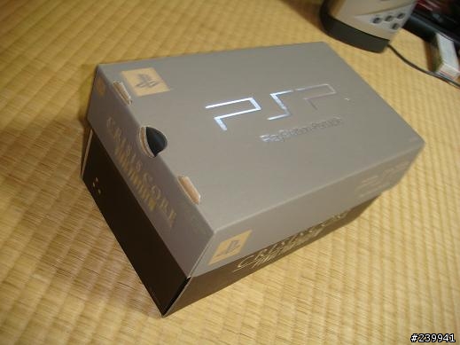 [PSP]不專業分享之 新版PSP + CCFF VII 限量 77,777 套 同捆包