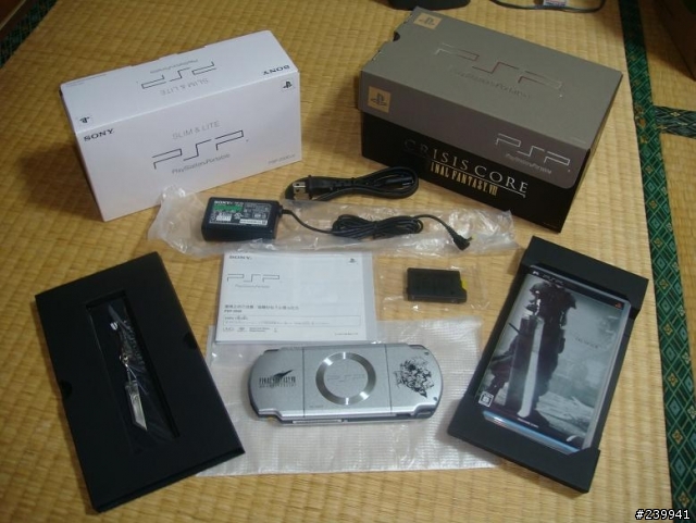 [PSP]不專業分享之 新版PSP + CCFF VII 限量 77,777 套 同捆包