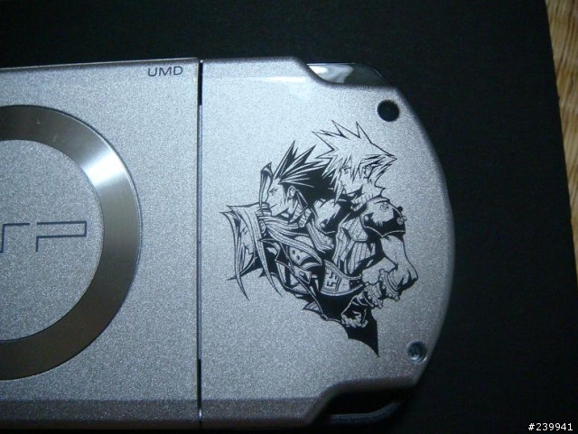 [PSP]不專業分享之 新版PSP + CCFF VII 限量 77,777 套 同捆包