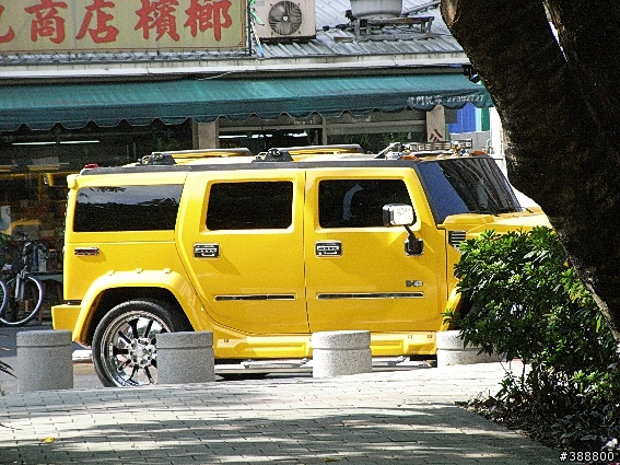 這一台車是悍馬嗎 ?