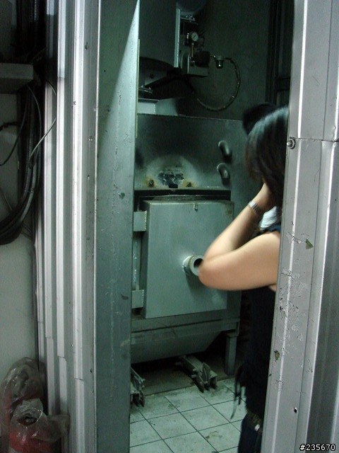 [懷念]送牠最後一程---  9/19更新 去探望牠  囧 好像有 "動物靈" 跟著我