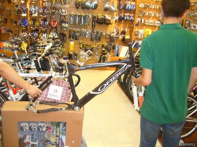 分享今天看到的超美雙避震 ORBEA 車架~~~!!!