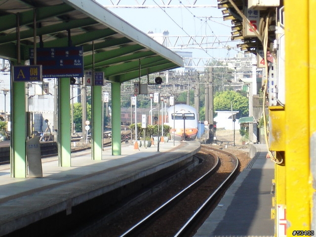 [鐵道初體驗] EMU 700 型 區間快車初乘體驗!
