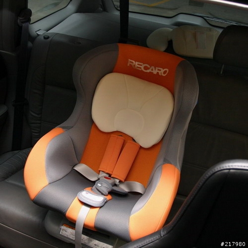 [分享]準備使用的recaro 0+的0~4歲汽車安全座椅.