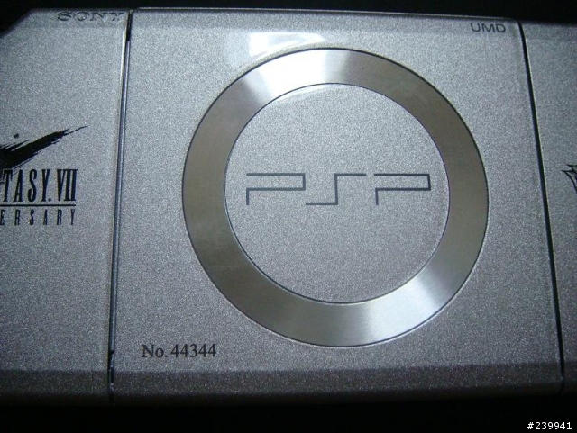 [PSP]不專業分享之 新版PSP + CCFF VII 限量 77,777 套 同捆包