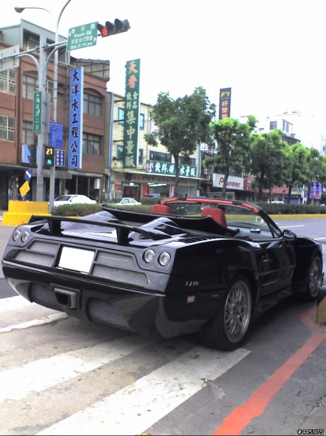 奇怪的雙門車