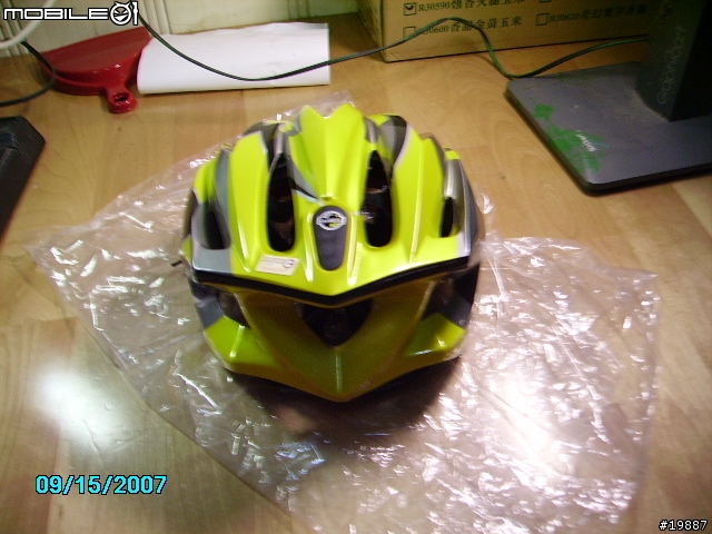 【分享+勸敗】GIANT F4000捷安特安全帽