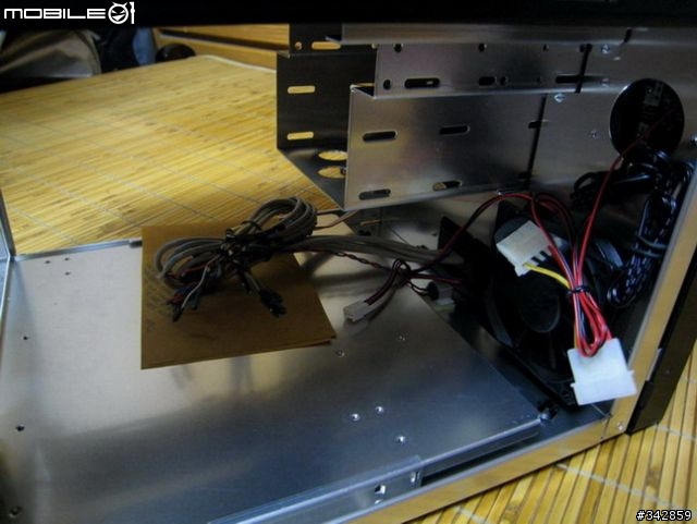 [分享]聯力 PC-OD40 可以塞下Micro ATX 的小小機殼