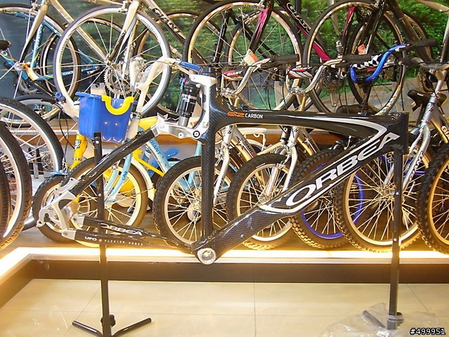 分享今天看到的超美雙避震 ORBEA 車架~~~!!!