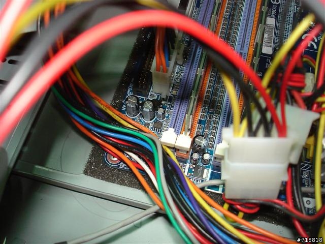 幫人修電腦 發現主機板下面墊這個...