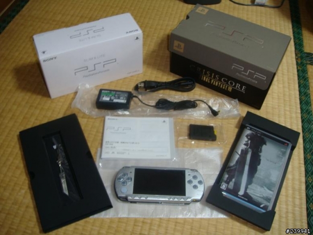 [PSP]不專業分享之 新版PSP + CCFF VII 限量 77,777 套 同捆包